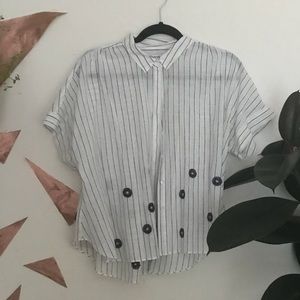 Madewell crop button up with navy embroidery